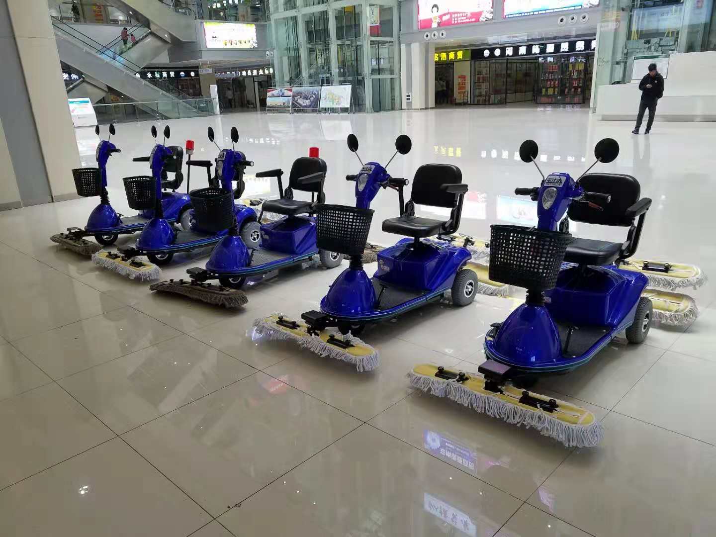 商場(chǎng)保潔的清潔必備神器-塵推車(chē)